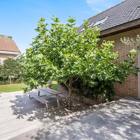 Familievilla Bij Met Prive Tuin & Parking Willa