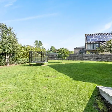 Familievilla Bij Met Prive Tuin & Parking Willa *