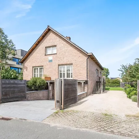 Willa Familievilla Bij Met Prive Tuin & Parking *